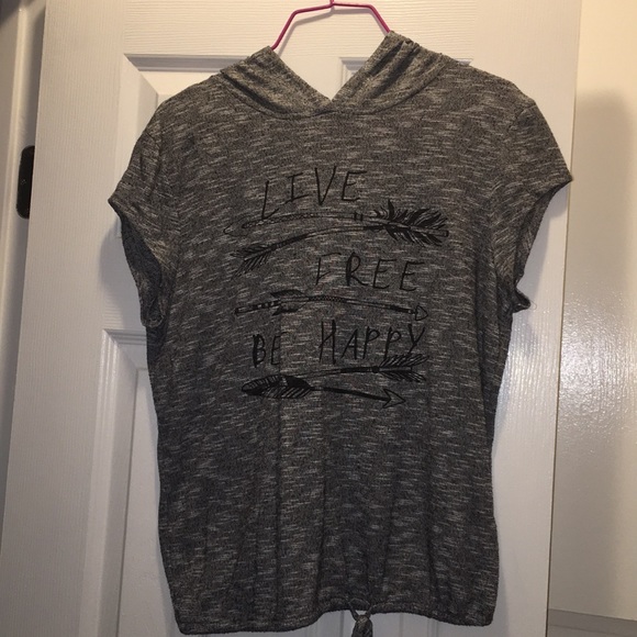 Super cute and comfy workout top🌼 - Picture 1 of 4